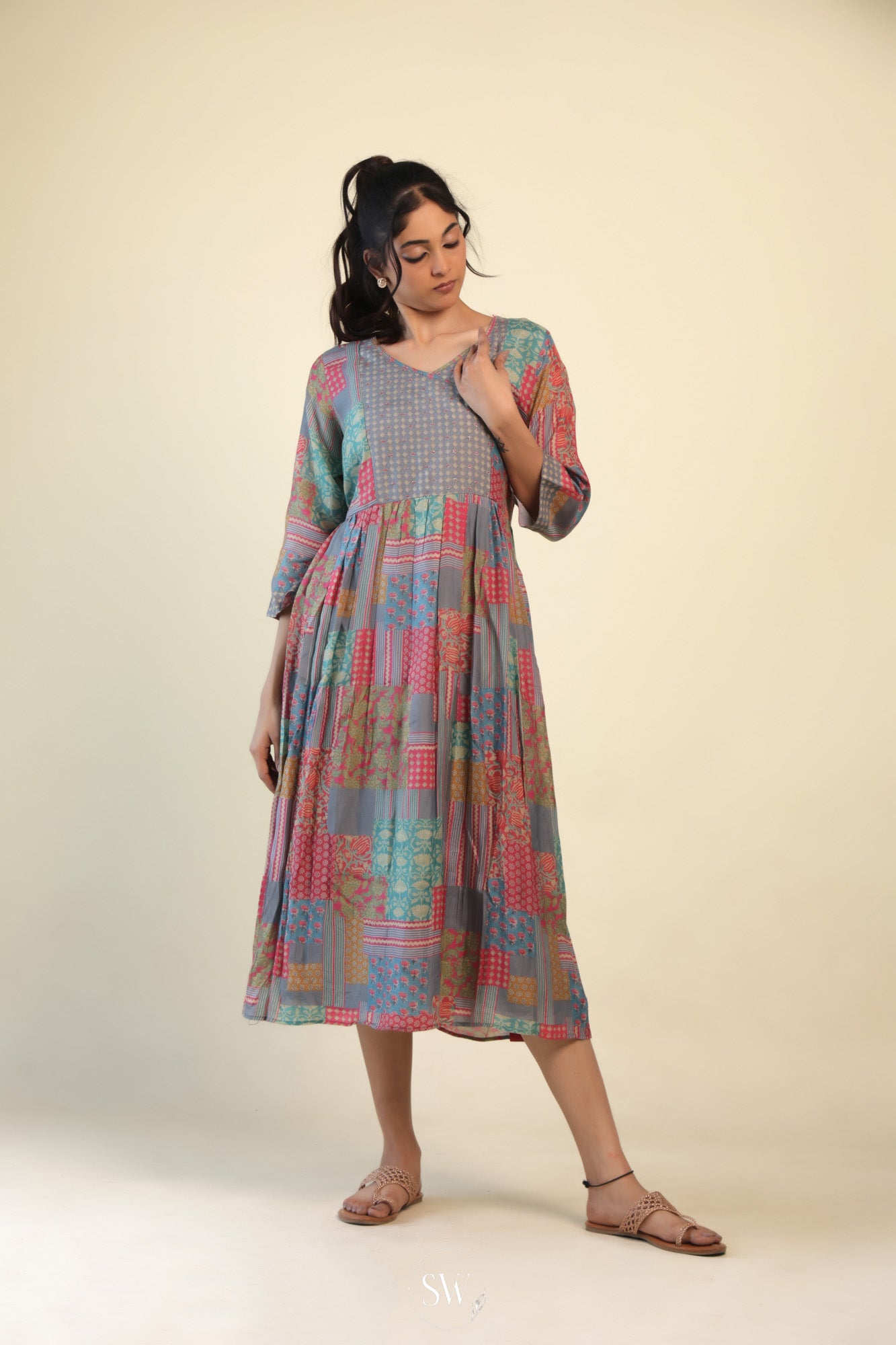 Light Gray Printed Straight Suit Set with Abstract Design