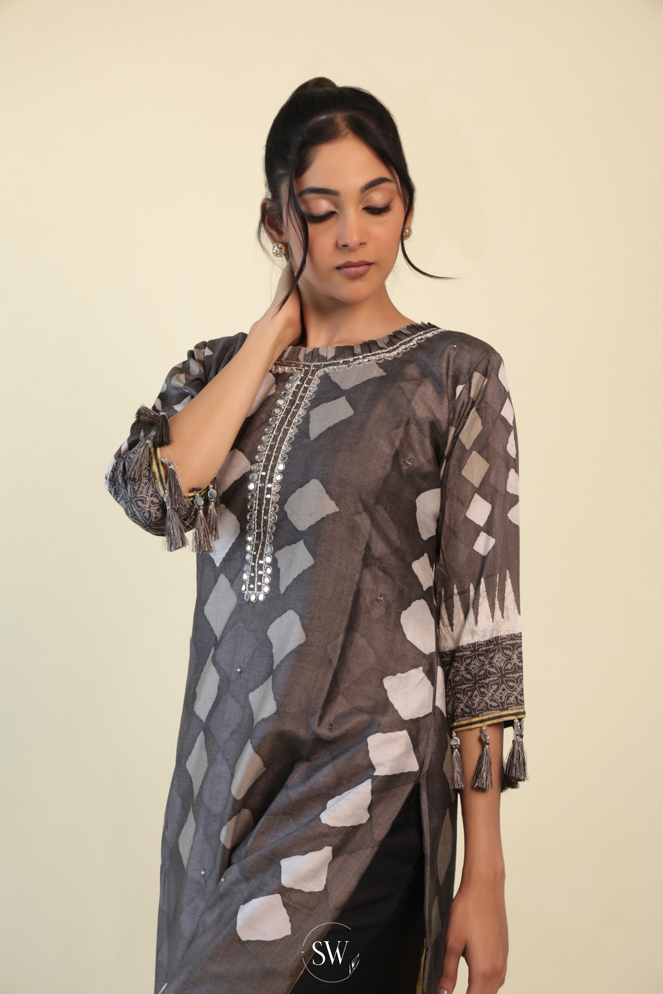 Dark Silver Grey Casual Kurti with Geometrical Design