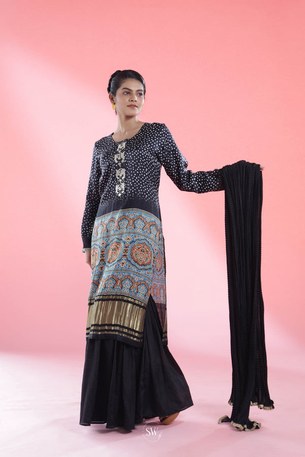 Cool Black Printed Straight Suit Set With Hand Embroidery